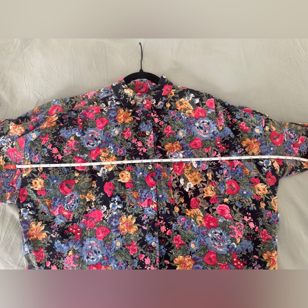 Vintage 90s shirts. Approx size medium. - Picture 3 of 6